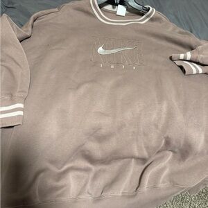 Nike Sportswear Phoenix Fleece Oversized Graphic Crew-Neck Sweatshirt